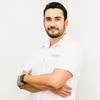 Fotografía de perfil del Dr. Alonso González